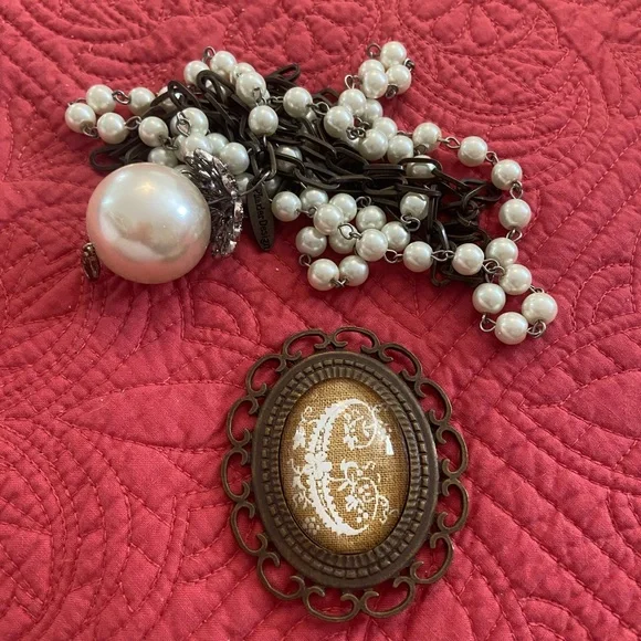 Plunder Antiqued dark metal & White Pearl Long Pendant Necklace - Picture 6 of 7